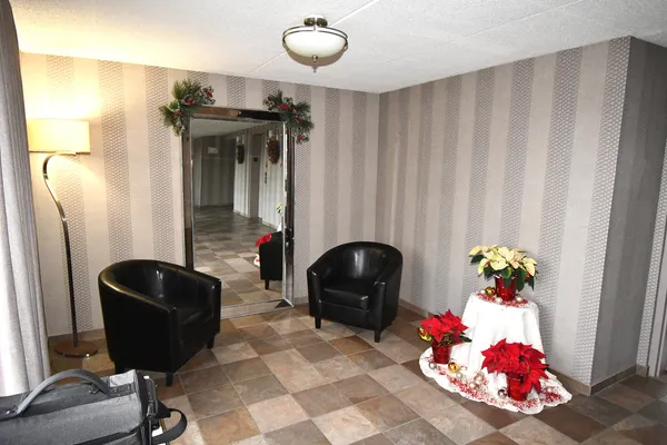 $299,999 | 1S095 Spring Road, Unit H2, Oakbrook Terrace, IL 60181