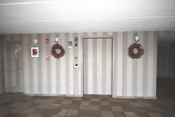 $299,999 | 1S095 Spring Road, Unit H2, Oakbrook Terrace, IL 60181