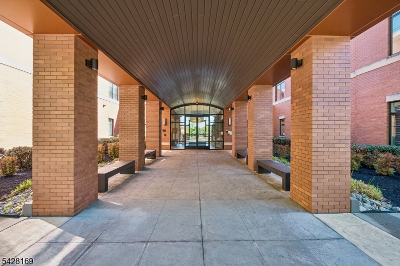 33 Green Village Road, Unit 3302 Madison, NJ 07940 - Photo 3 of 23
