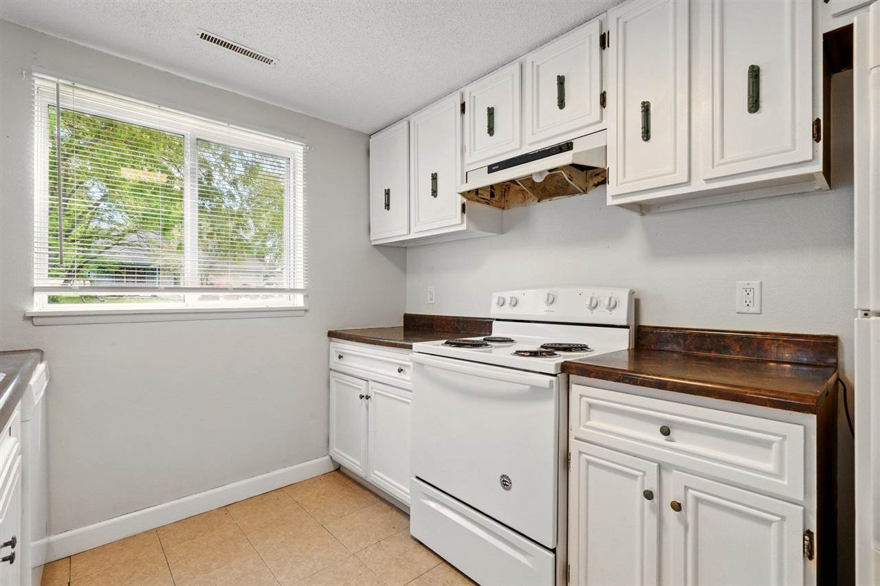 3339 Lower West Branch Road Iowa City, IA 52245 - Photo 9 of 27 Gallery Image 9