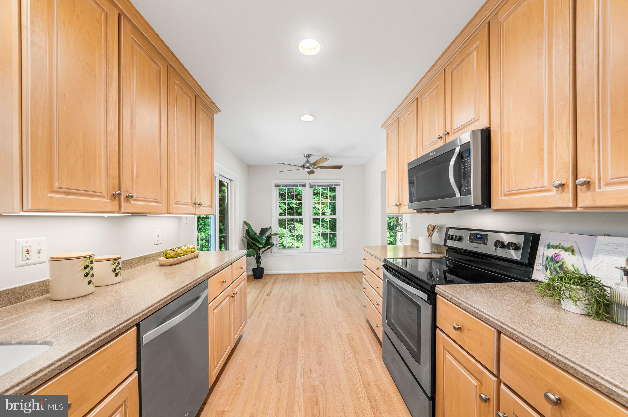 7913 Pebble Brook Court Springfield, VA 22153 - Photo 15 of 36 Room for Table