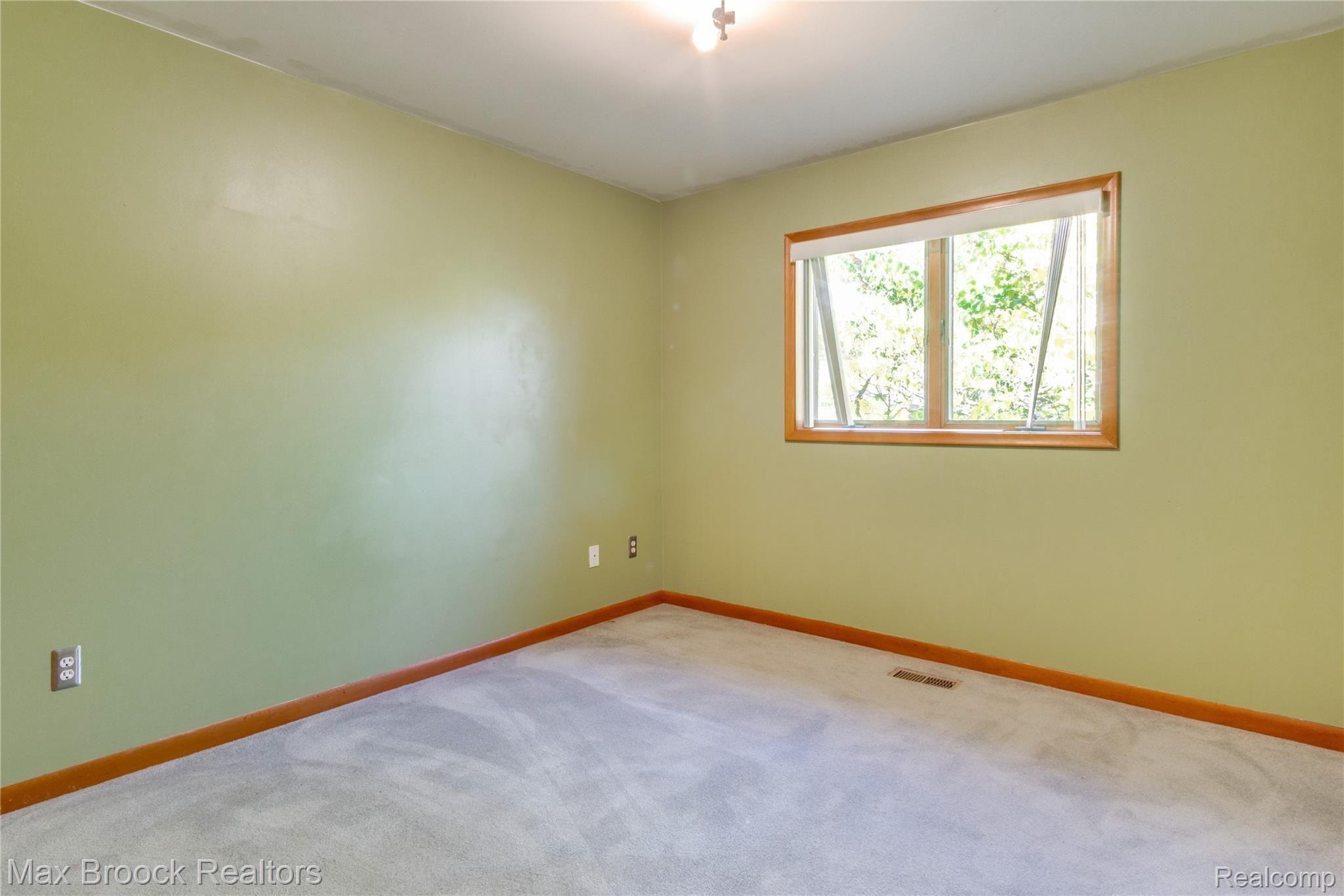919 Spring Street Howell, MI 48843 - Photo 22 of 43 Interiors (20 of 35).jpg