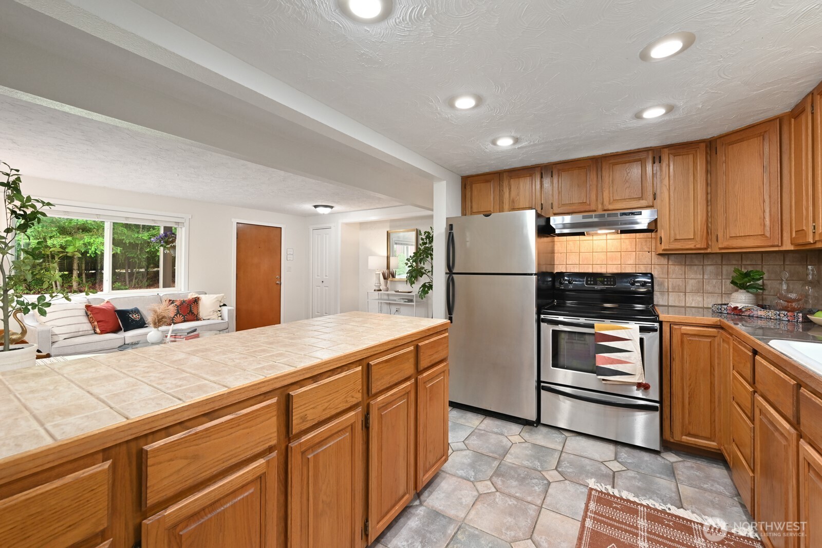 13804 Redmond Way Redmond, WA 98052 - Photo 10 of 25