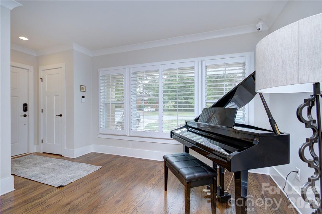 3215 Cambridge Road Charlotte, NC 28209 - Photo 4 of 28
