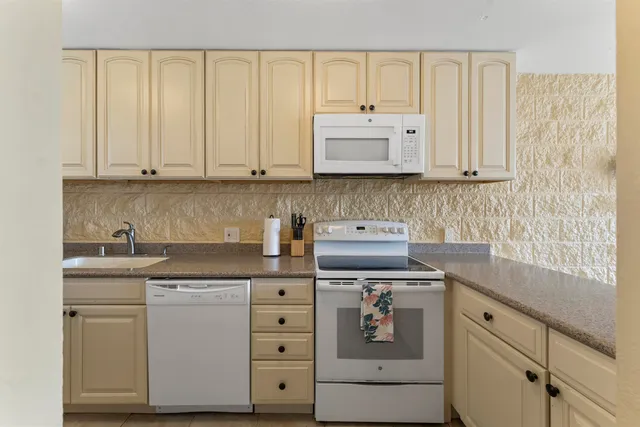 $550,000 | 250 Hauoli Street, Unit 415, Wailuku, HI 96793