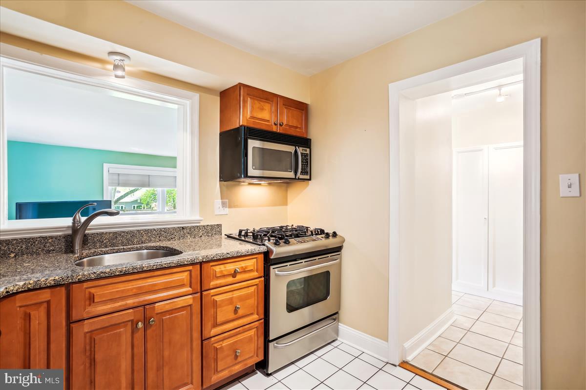 1806 Arcola Avenue Silver Spring, MD 20902 - Photo 8 of 32 Kitchen