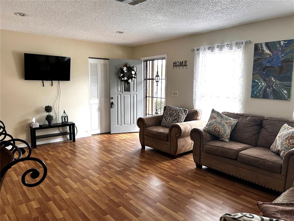 14545 Southwest 34th Terrace Road Ocala, FL 34473 - Photo 6 of 33 Living room