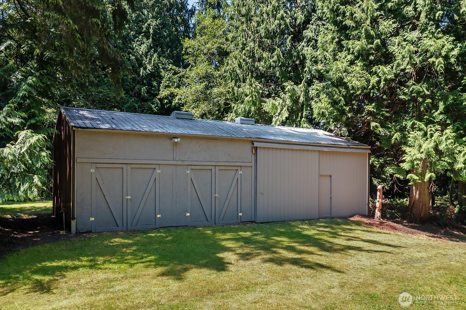 971 Sandy Point Road Langley, WA 98260 - Photo 26 of 35 a backyard of a house