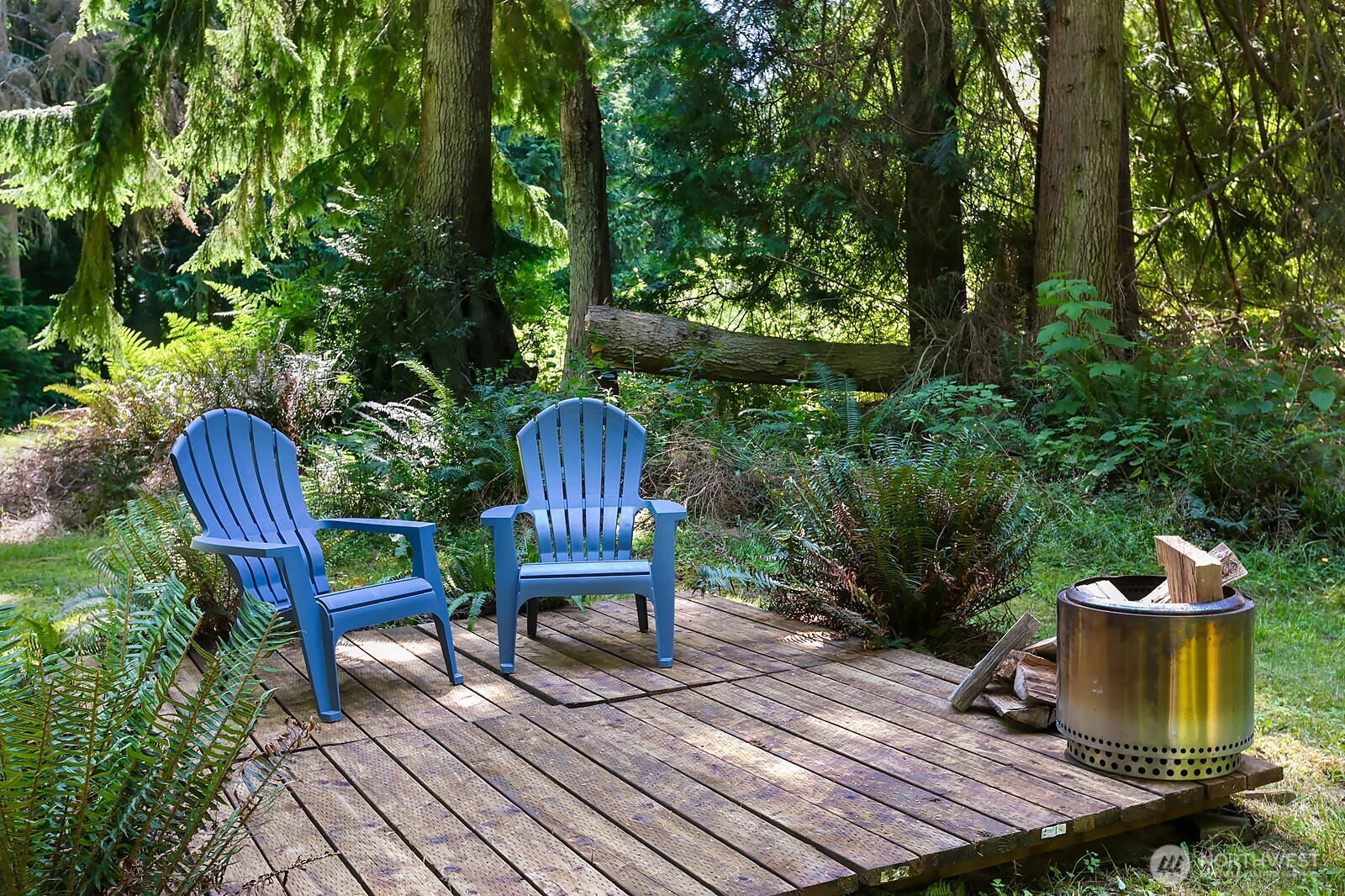 971 Sandy Point Road Langley, WA 98260 - Photo 27 of 35 a view of a table and chairs in the patio