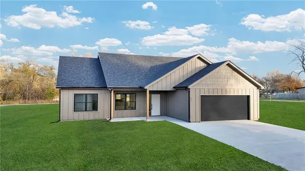 $349,999 | 405 North Armstrong Street, Pleasant Hill, MO 64080