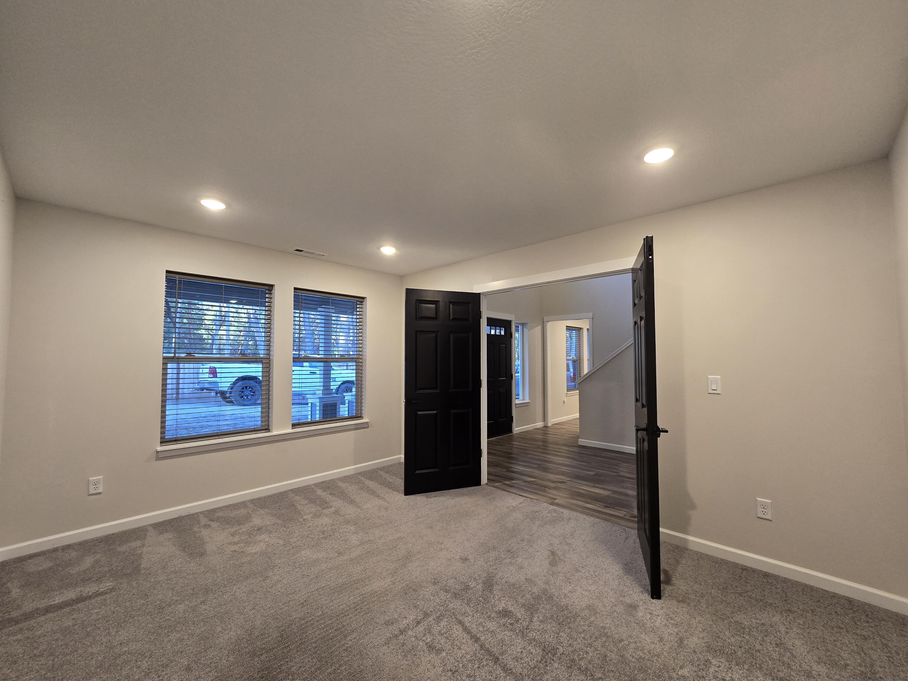 588 Upper Applegate Road Jacksonville, OR 97530 - Photo 6 of 53 office looking into entry