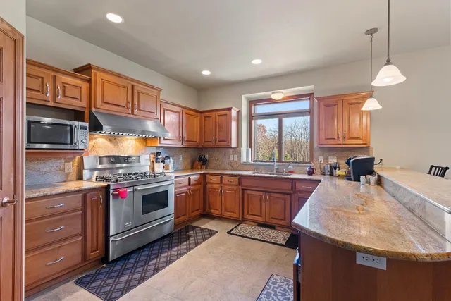 $739,900 | 658 Black Earth Drive, De Pere, WI 54115