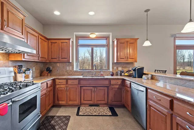 $739,900 | 658 Black Earth Drive, De Pere, WI 54115