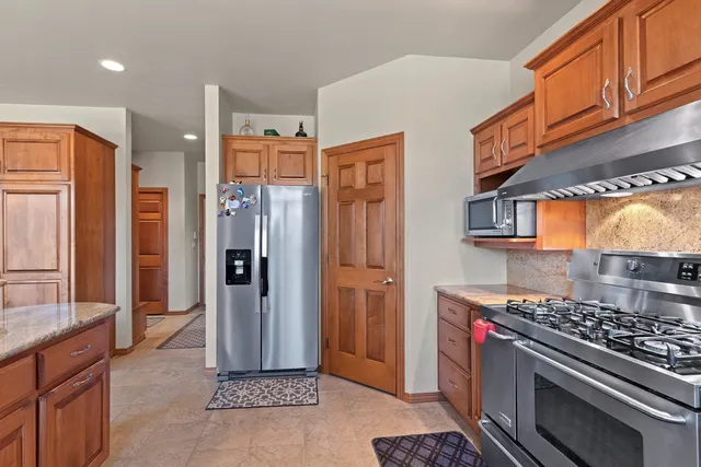 $739,900 | 658 Black Earth Drive, De Pere, WI 54115