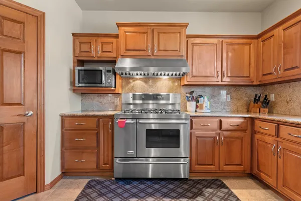 $729,900 | 658 Black Earth Drive, De Pere, WI 54115