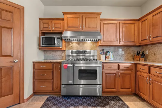 $739,900 | 658 Black Earth Drive, De Pere, WI 54115