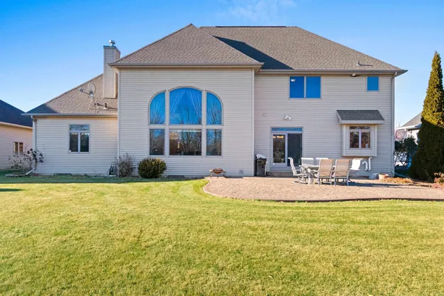 $739,900 | 658 Black Earth Drive, De Pere, WI 54115