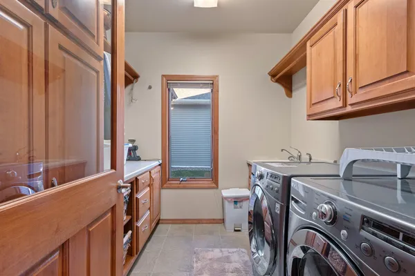 $729,900 | 658 Black Earth Drive, De Pere, WI 54115