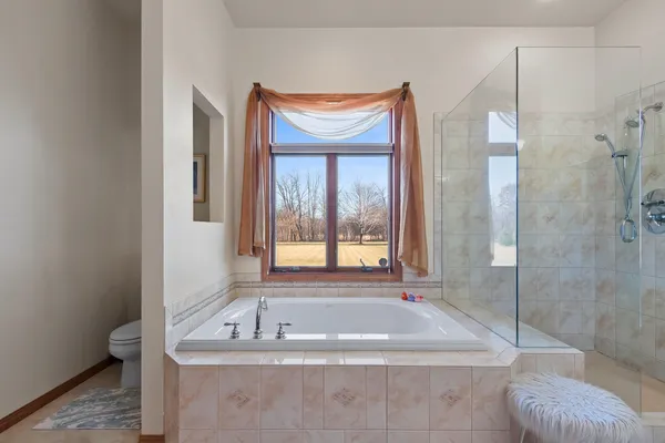 $729,900 | 658 Black Earth Drive, De Pere, WI 54115