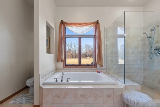 $739,900 | 658 Black Earth Drive, De Pere, WI 54115