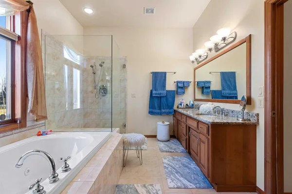 $729,900 | 658 Black Earth Drive, De Pere, WI 54115