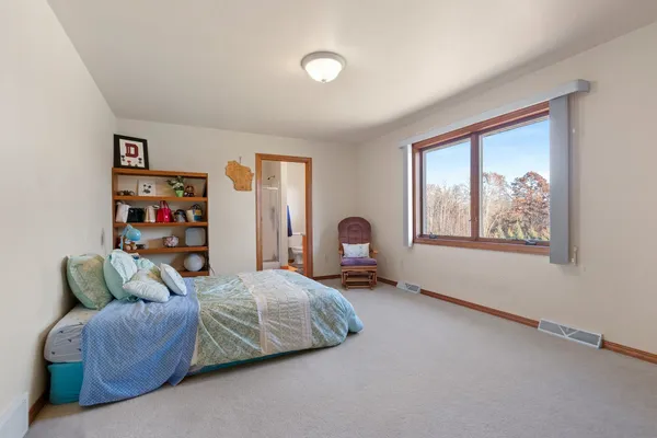 $729,900 | 658 Black Earth Drive, De Pere, WI 54115