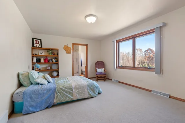 $739,900 | 658 Black Earth Drive, De Pere, WI 54115