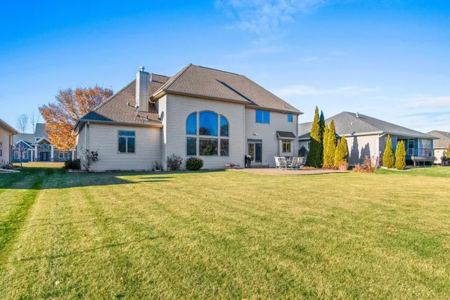 $739,900 | 658 Black Earth Drive, De Pere, WI 54115