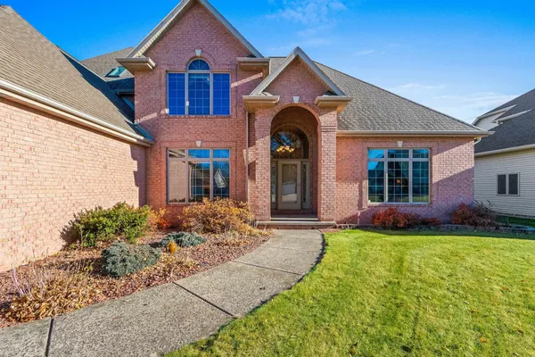 $729,900 | 658 Black Earth Drive, De Pere, WI 54115