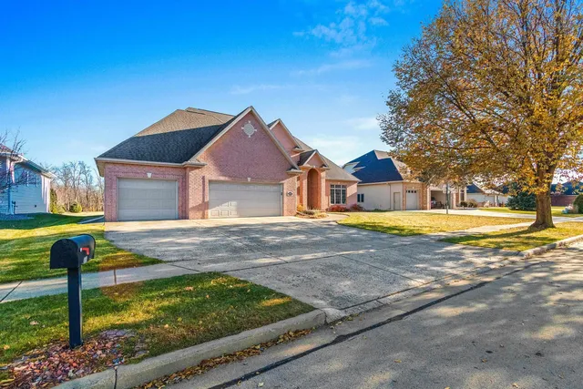 $739,900 | 658 Black Earth Drive, De Pere, WI 54115