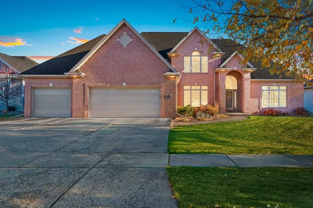$739,900 | 658 Black Earth Drive, De Pere, WI 54115