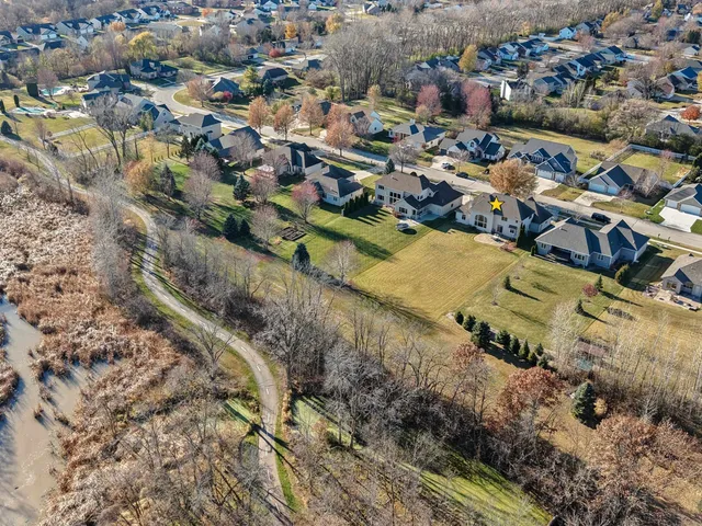 $739,900 | 658 Black Earth Drive, De Pere, WI 54115