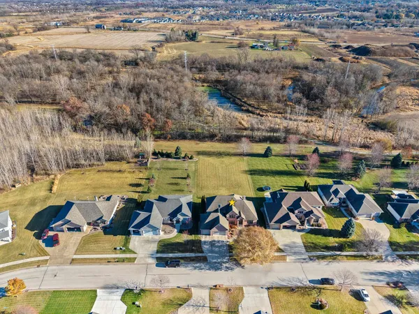 $729,900 | 658 Black Earth Drive, De Pere, WI 54115