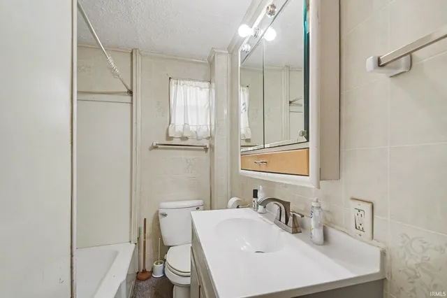 $119,900 | 614 Maple Row, Elkhart, IN 46514