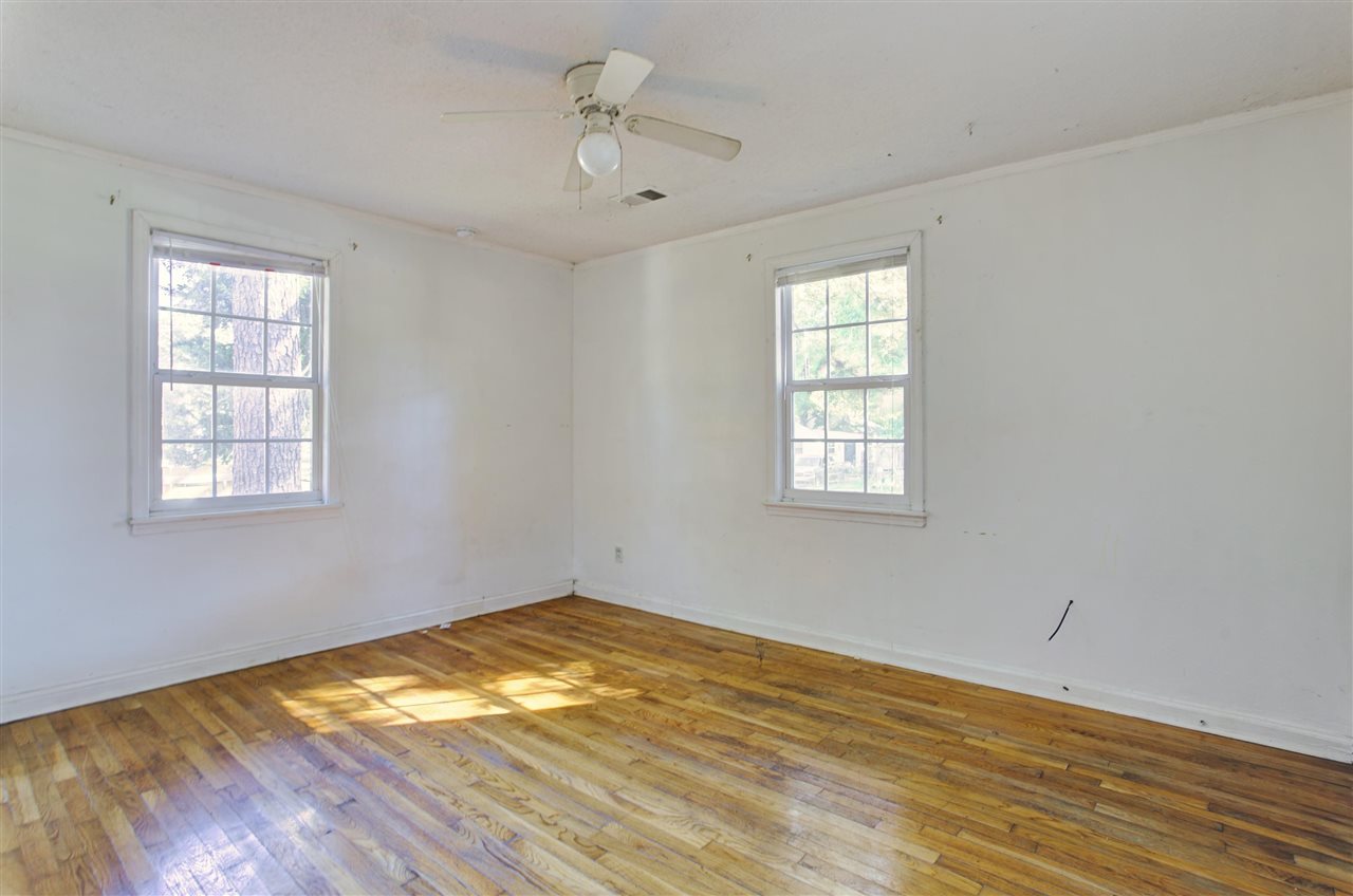 903 Tatum Road Memphis, TN 38122 - Photo 8 of 10 a view of empty room with wooden floor and fan