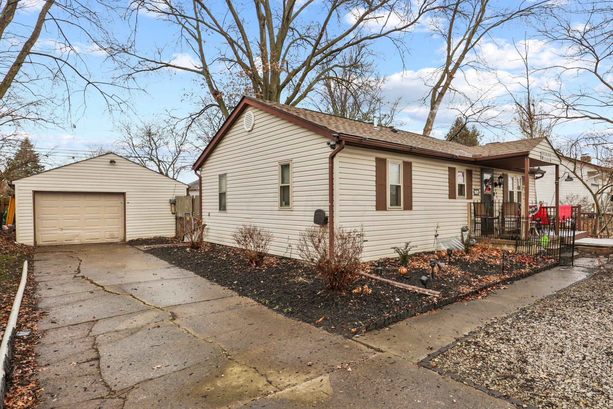 195 Gladys Road Columbus, OH 43228 - Photo 2 of 24 Oversized Parking Pad
