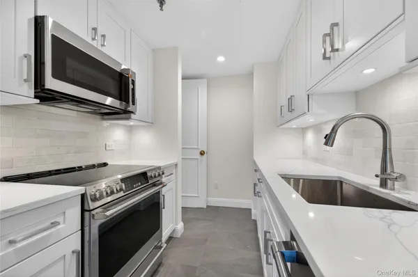 $6,500 | 111 Cherry Valley Avenue, Unit M3, Garden City, NY 11530