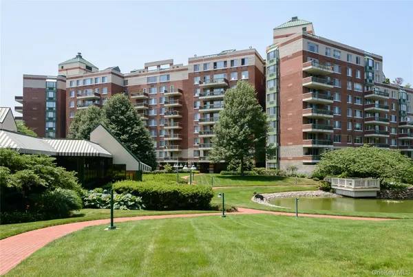 $6,500 | 111 Cherry Valley Avenue, Unit M3, Garden City, NY 11530