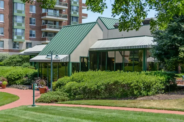 $6,500 | 111 Cherry Valley Avenue, Unit M3, Garden City, NY 11530