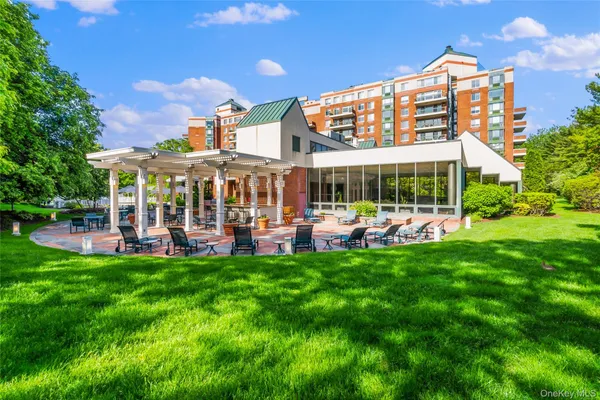 $6,500 | 111 Cherry Valley Avenue, Unit M3, Garden City, NY 11530