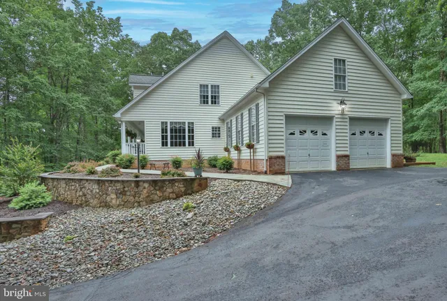 a view of a house with a yard and plants