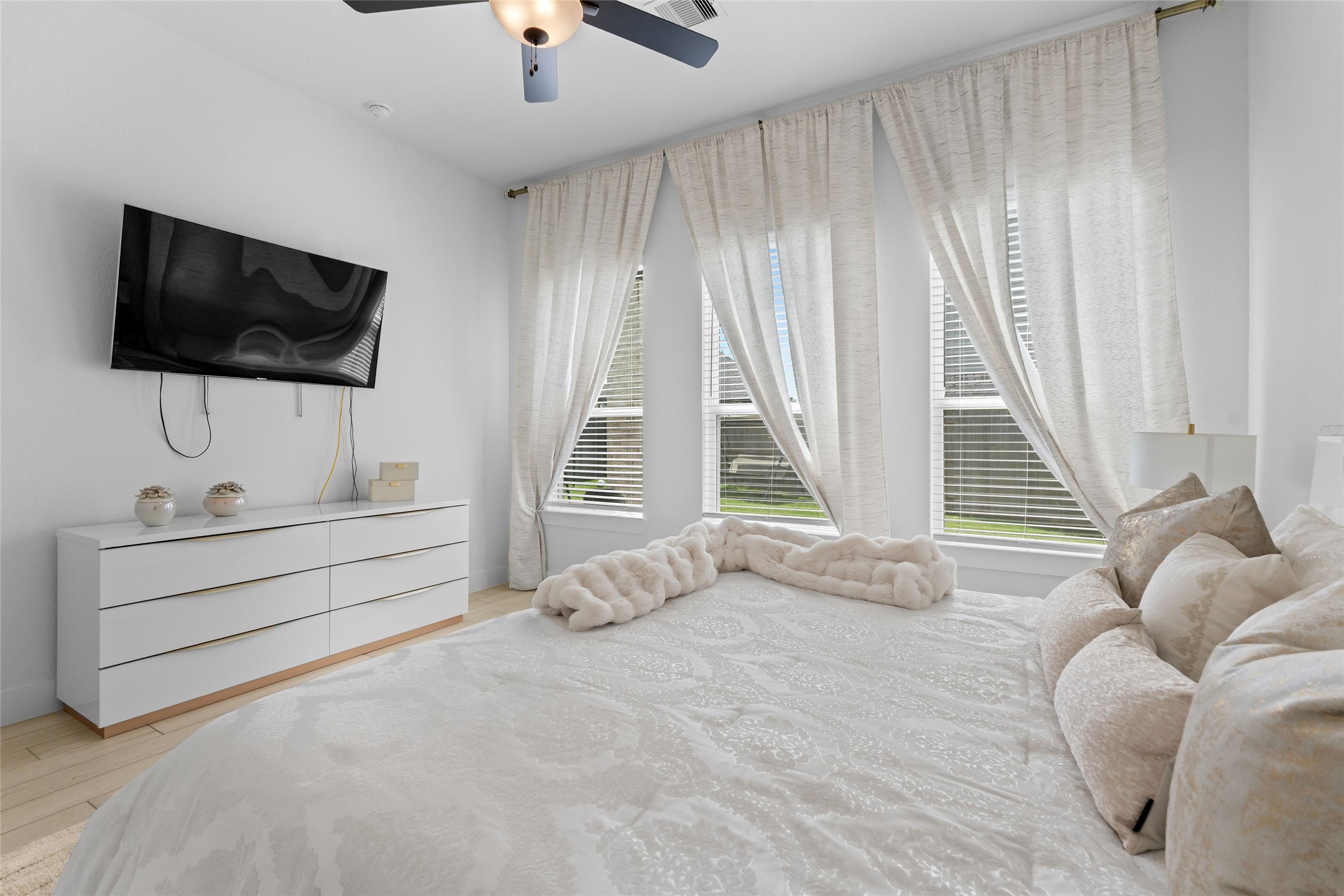 17735 Tree Of Heaven Conroe, TX 77385 - Photo 14 of 35 a spacious bedroom with a bed and a flat screen tv