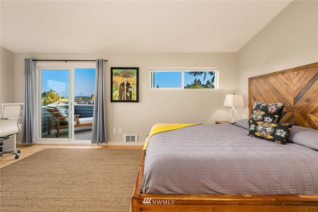 355 North 75th Street Seattle, WA 98103 - Photo 20 of 32 a bedroom with a bed and a couch