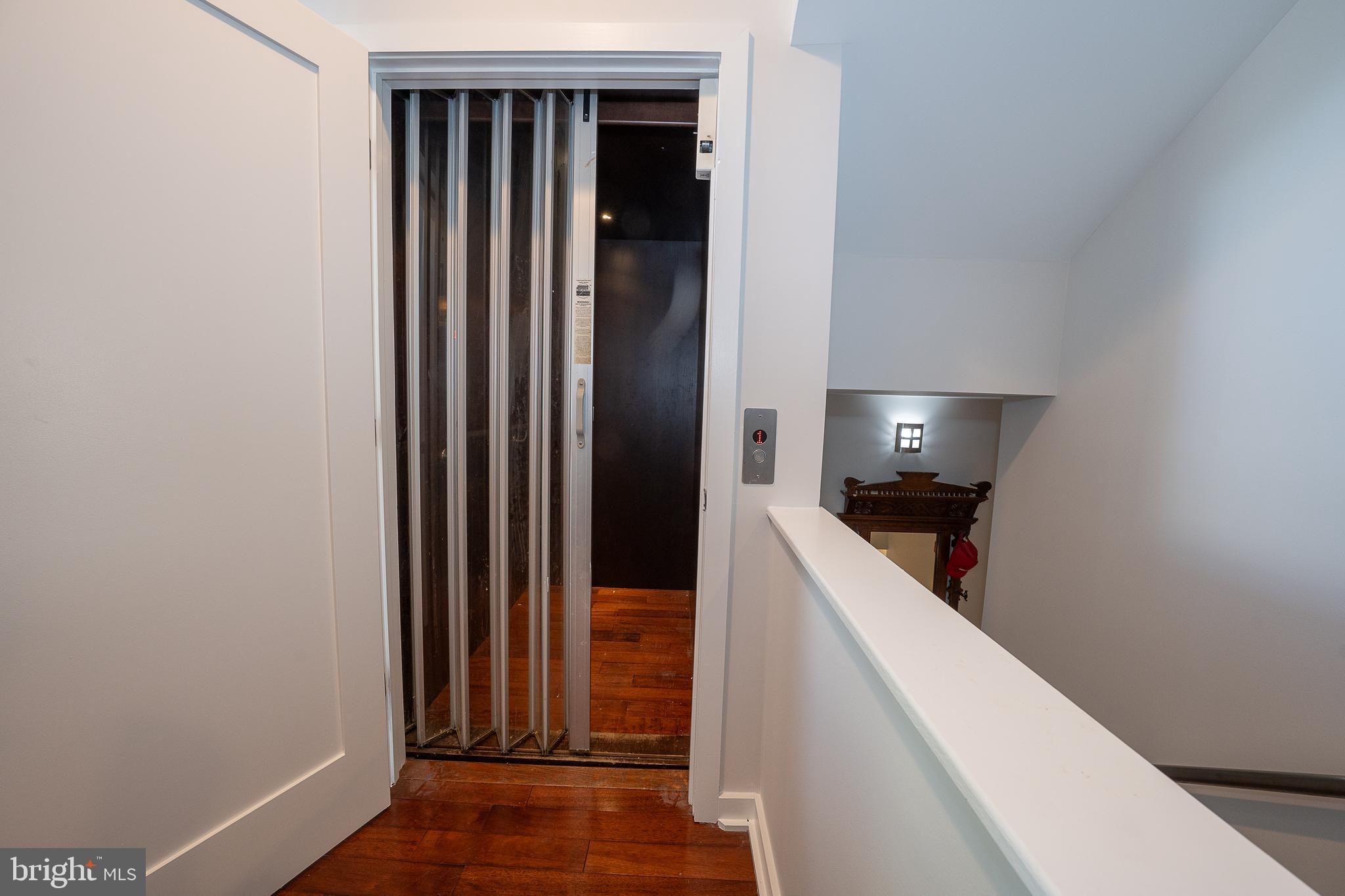 601 Poplar Street Philadelphia, PA 19123 - Photo 14 of 41 a view of a kitchen from the hallway