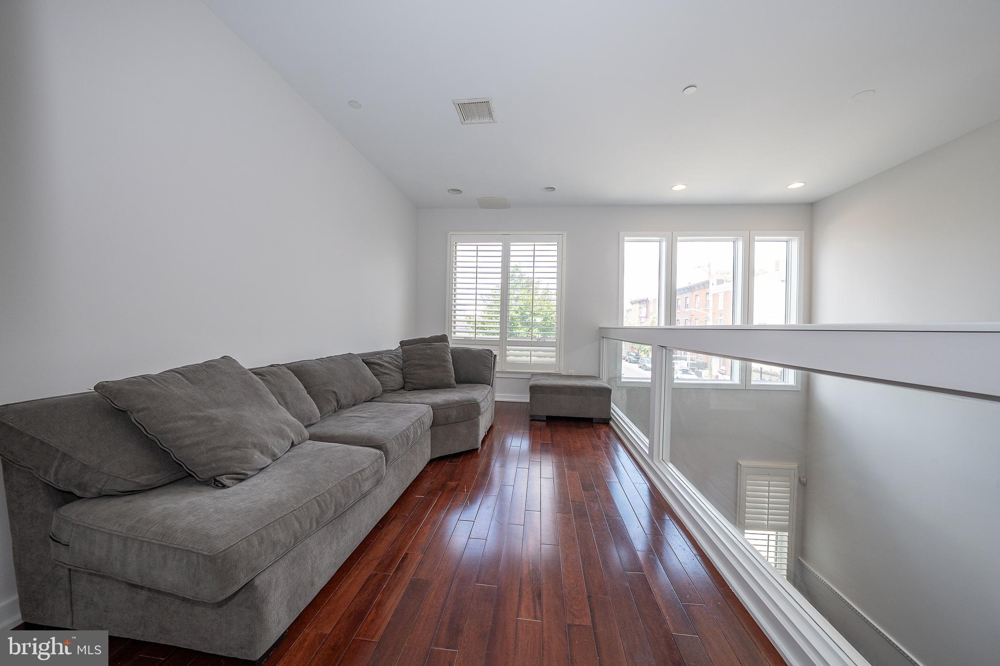601 Poplar Street Philadelphia, PA 19123 - Photo 16 of 41 a living room with furniture and a large window