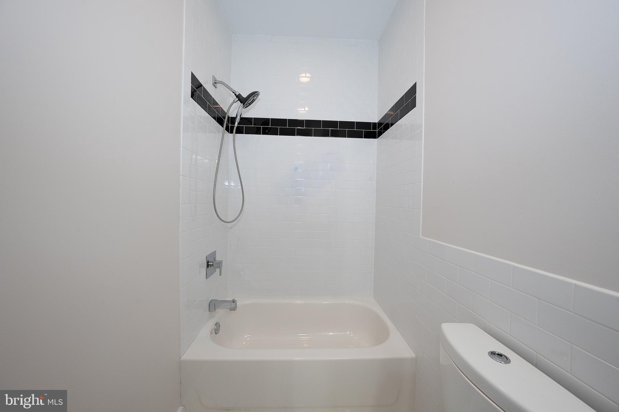 601 Poplar Street Philadelphia, PA 19123 - Photo 20 of 41 a bathroom with a shower and a toilet