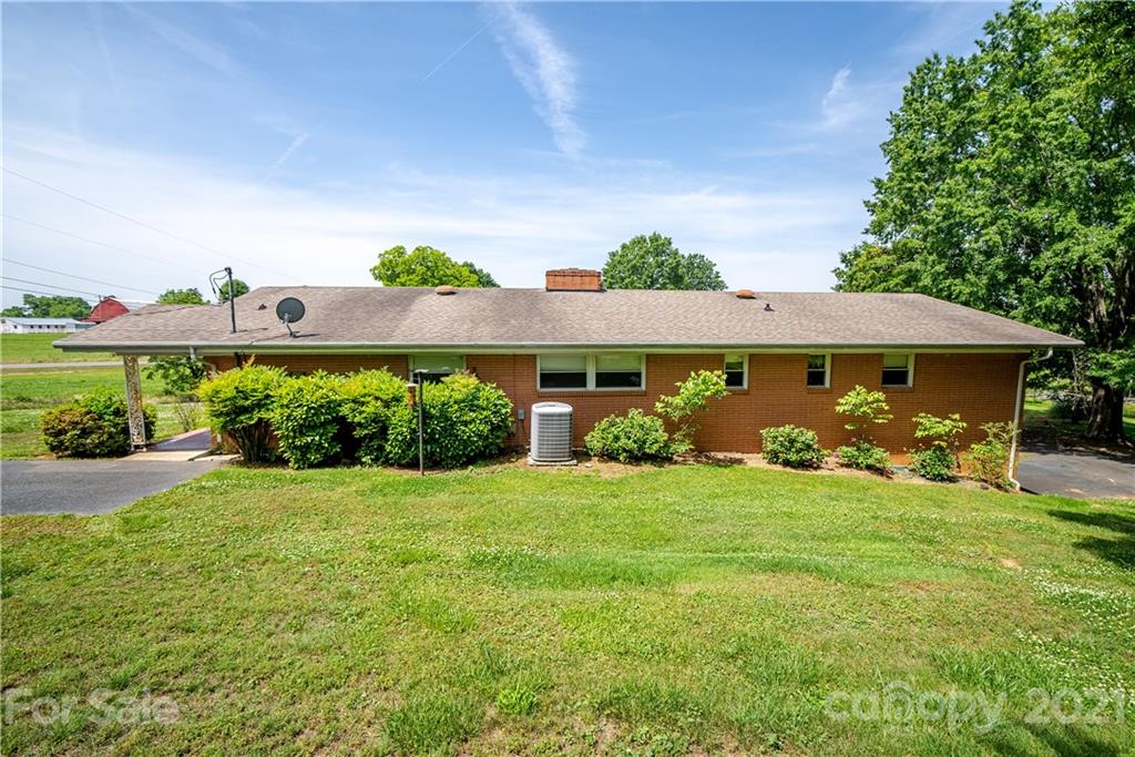 39221 Duck Road Albemarle, NC 28001 - Photo 3 of 39 Gallery Image 3