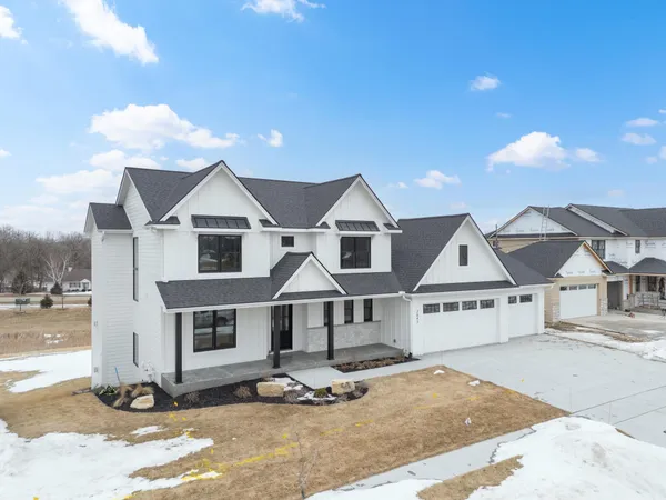 $1,320,000 | 2643 Timber Oaks Road Southwest, Rochester, MN 55902