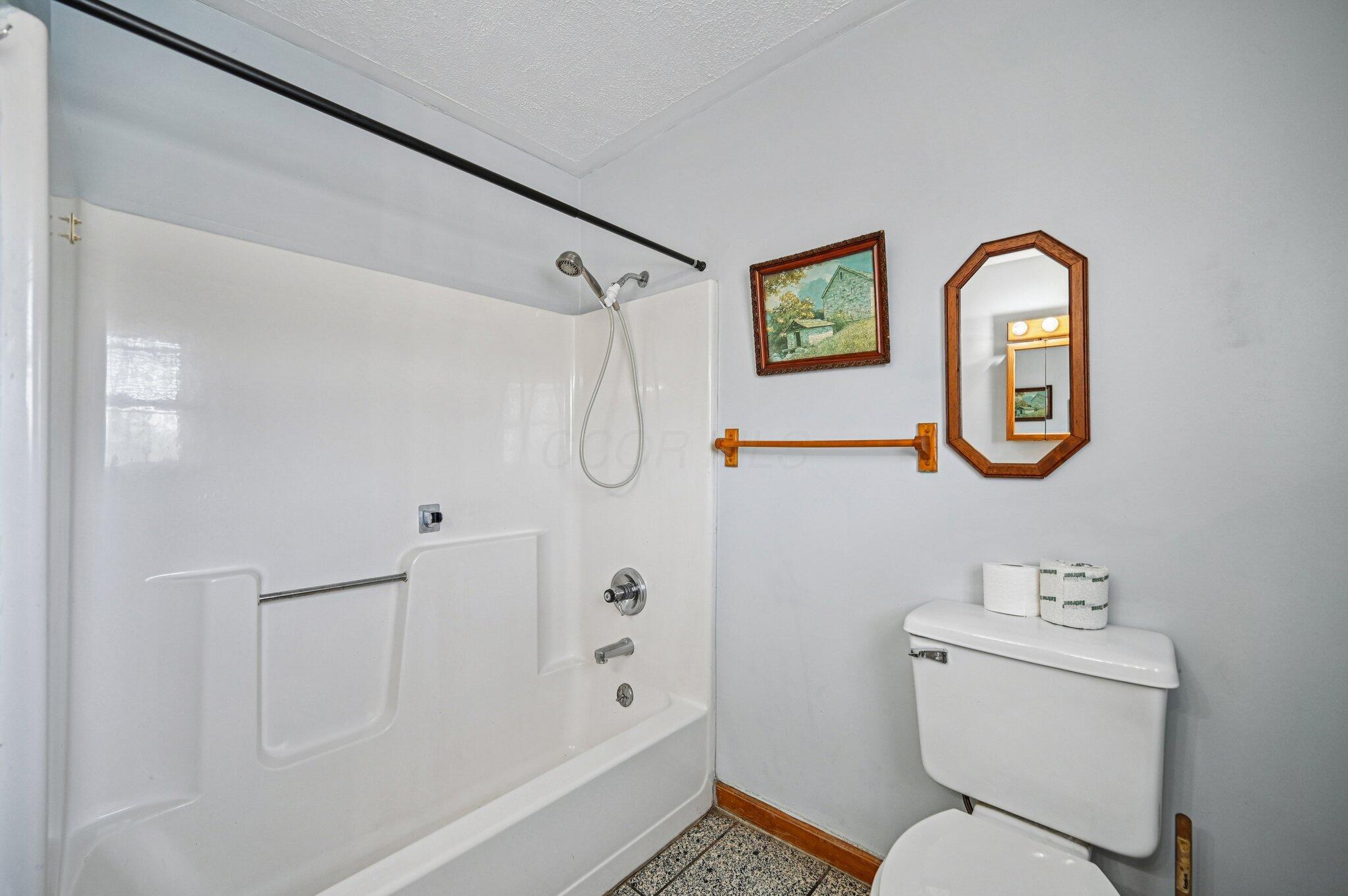 3100 Durant Road Zanesville, OH 43701 - Photo 16 of 48 Bathroom