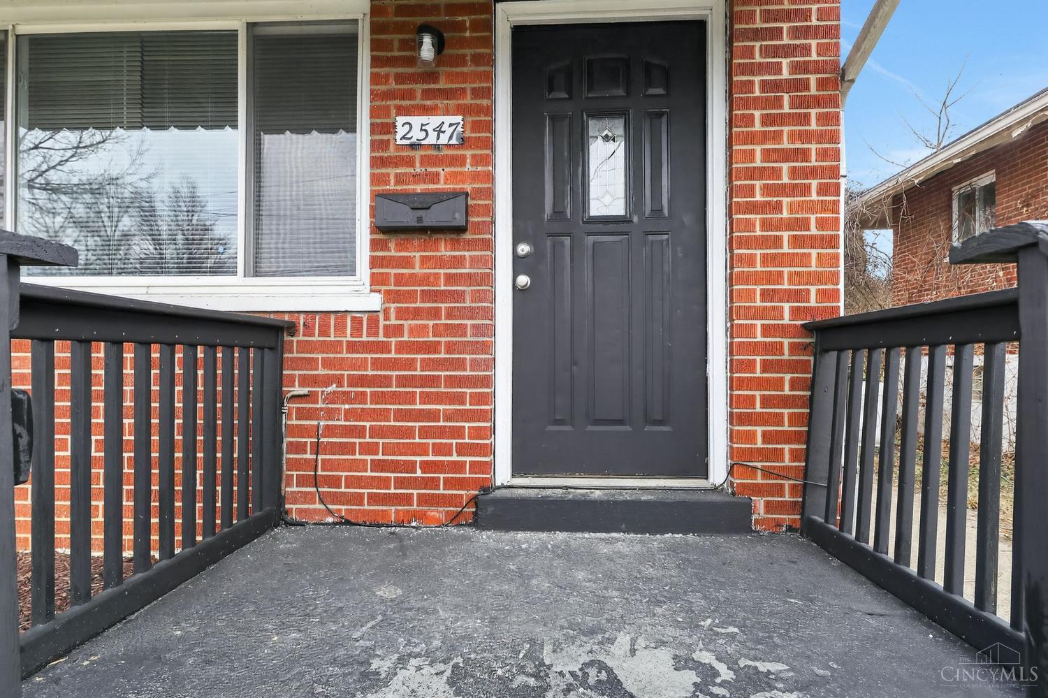2547 Adams Road Cincinnati, OH 45231 - Photo 2 of 32